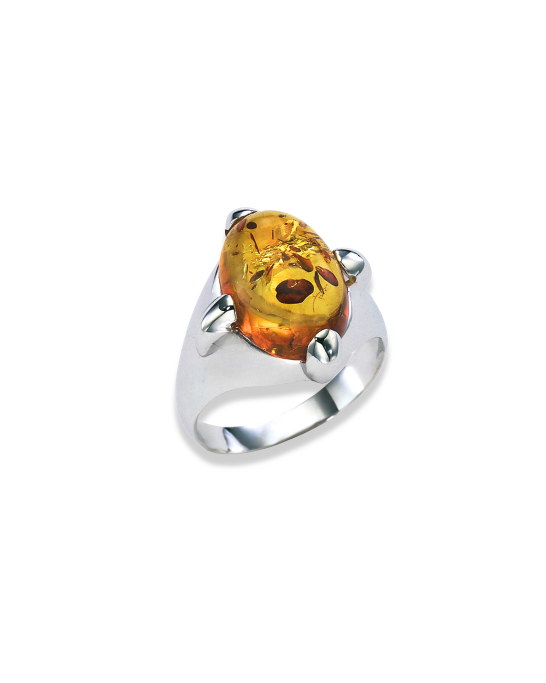 En la imagen se muestra el Anillo Aureo, una joya exquisita en plata de ley 925, disponible con un acabado en oro amarillo o blanco. La pieza central es un cabochón de ámbar natural de 14x10 mm, cuyo color dorado intenso y detalles únicos capturan la esencia de la luz con elegancia. Ideal para añadir un toque de lujo y estilo atemporal a cualquier colección de joyería.